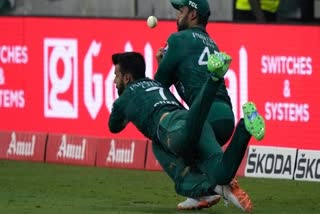 Sri Lanka vs Pakistan  Asia Cup 2022  Asia Cup  Shadab Khan  Asif ali  ഏഷ്യ കപ്പ്  ഏഷ്യ കപ്പ് 2022  ഭാനുക രജപക്‌സ  മുഹമ്മദ് ഹസ്‌നൈന്‍  ഷദാബ് ഖാന്‍  ആസിഫ്‌ അലി  പാകിസ്ഥാന്‍ vs ശ്രീലങ്ക  ക്യാച്ച് നഷ്‌ടപ്പെടുത്തി പാക് താരങ്ങള്‍