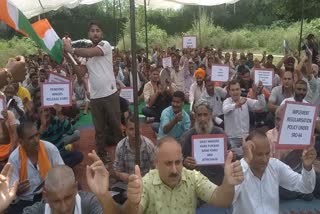 ریاسی میں محکمہ جل شکتی کےعارضی ملازمین کا احتجاج