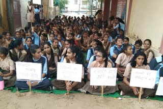 protest in Bikaner school