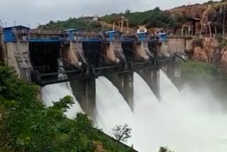 belavagi-water-released-from-naviluthirtha-dam