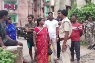 Chain snatching from woman in Dhanbad