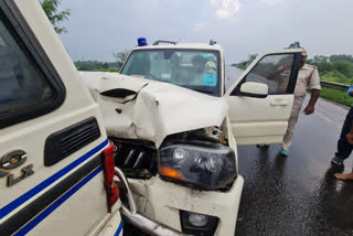 Becharam Manna convoy meets with accident in Asansol