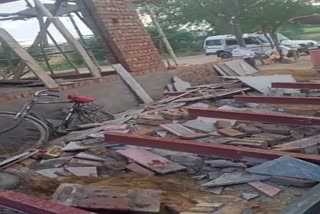accident in under construction house,  three people buried in the rubble