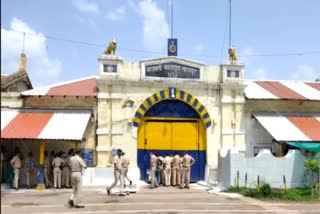 Fight between two prisoners