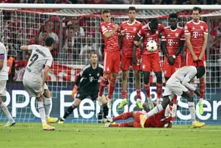 Bayern beats Lewandowski's Barca; Liverpool gets late winner