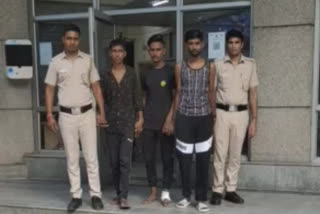 रोहिणी में ब्लेड दिखा लूट की वारदात करने वाले तीन लुटेरे गिरफ्तार