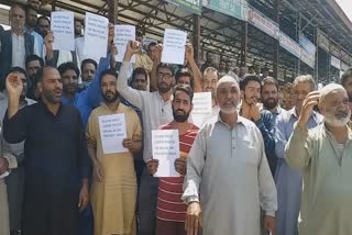 میوہ صنعت سے جڑے تاجروں کا احتجاج
