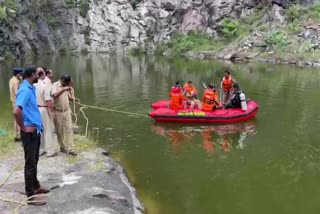 Dead body  Dead body found in Quarry  Quarry  Quarry Reservoir  Wayanad News  Ambalavayal News  Ambalavayal  Wayanad  Dead body of a woman found in Quarry Reservoir  suicide  മൃതദേഹം  യുവതിയുടെ മൃതദേഹം  ക്വാറിക്കുളത്തില്‍ യുവതിയുടെ മൃതദേഹം  ക്വാറി  ക്വാറിക്കുളത്തില്‍  ആത്മഹത്യ  നിഗമനം  വയനാട്  വയനാട് വാര്‍ത്തകള്‍  അമ്പലവയലിലെ ക്വാറി  അമ്പലവയല്‍  വികാസ് കോളനി  കോളനി