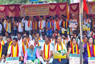 karnataka-rakshana-vedike-protest-against-hindi-diwas