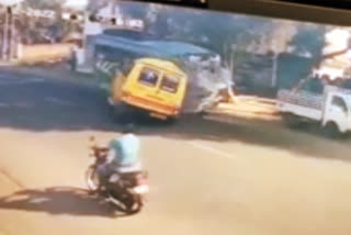 School van and tourist van collide in Kanyakumari; 7 injured