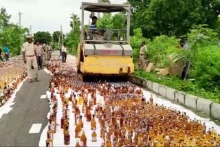 Andhra Pradesh  destroyed 2 lakh liquor bottles  destroyed liquor bottles  റോഡ് റോളർ കയറ്റി നശിപ്പിച്ചു  വിജയവാഡ  ആന്ധ്രാ പ്രദേശ്  എൻടിആർ ജില്ല  നന്ദിഗമ  destroyed  illegal liquor  5 crore  തെലങ്കാന  ആന്ധ്രാ പൊലീസ്