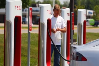 Tesla EV supercharger: ବିଶ୍ବସ୍ତରରେ ରେକର୍ଡ ସଂଖ୍ୟକ ସୁପରଚାର୍ଜର ଷ୍ଟେସନ ସ୍ଥାପନ କଲା ଟେସଲା