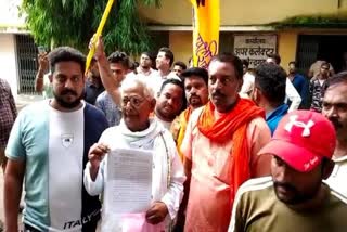 मनेंद्रगढ़ में गौवंश की हत्या का विरोध,  हिंदू संगठनों ने खोला मोर्चा