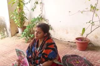 mother of pihu sat on hunger strike demanding CBI investigation in Pihu Missing case