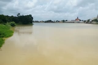 હમીરસર તળાવ છલકાતા ભુજવાસીઓમાં આનંદો