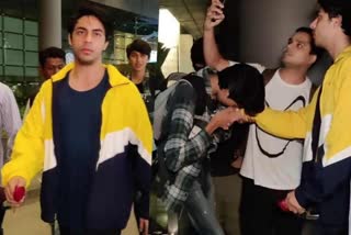 Aryan Khan accepts hand kiss and rose from fans