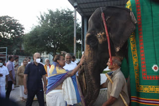 Mukesh Ambani at Tirumala Shrivari Seva