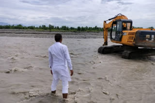 Uttarakhand: BJP MLA snaps bureaucratic red tape, clears riverbed on his own expense