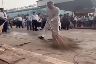 Ashwini Vaishnaw in Swachhata Pakhwada