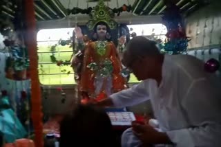 Lord Vishwakarma Worship in running train in Dhanbad