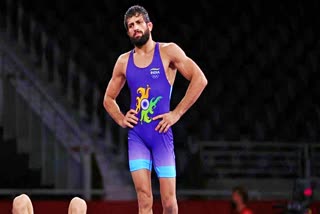 World Wrestling Championship  Olympic medalist Ravi Dahiya  Olympic medalist Ravi Dahiya out of medal race  Gulomjon Abdullaev beat Ravi Dahiya  Ravi Dahiya  विश्व कुश्ती चैंपियनशिप  ओलंपिक पदक विजेता रवि दहिया  ओलंपिक पदक विजेता रवि दहिया पदक की दौड़ से बाहर  गुलोमजोन अब्दुल्लाव ने रवि दहिया को हराया  रवि दहिया