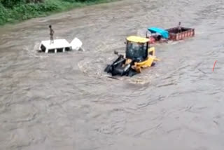 people including vehicles drowned in flood