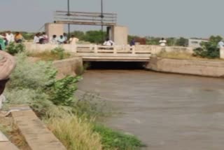 Youth and minor girl Jumped into Canal