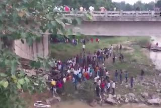 bus-fallen-into-siwan-river-in-jharkhand-7-killed