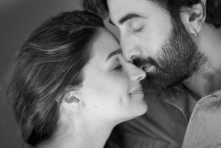 Alia Bhatt Ranbir Kapoor romantic pictures