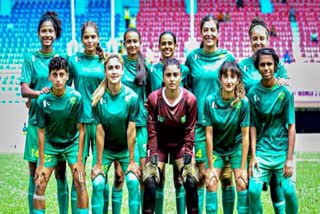 Pakistani journalist questions women footballers wearing shorts  SAFF Championship  pakistan vs maldives football  pakistan beat maldives  पाकिस्तान बनाम मालदीव फ़ुटबॉल  पाकिस्तान ने मालदीव को हराया  सैफ चैंपियनशिप  पाकिस्तान के पत्रकार ने शॉर्ट्स पहनने पर सवाल उठाए