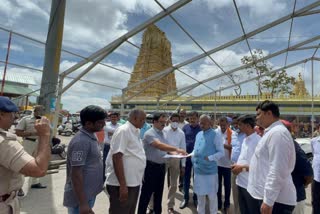 Minister ST Somashekhar inspected the preparations at Chamundi Hill