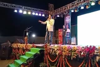 Kumar Vishwas reached the first anniversary of Kaur College