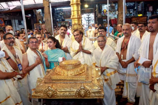 Ambani visits Guruvayur temple  Guruvayur temple annadanam donation  Guruvayur devaswom board  ഗുരുവായൂർ ക്ഷേത്ര ദർശനം നടത്തി മുകേഷ് അംബാനി  മുകേഷ് അംബാനി ഗുരുവായൂർ ക്ഷേത്രം  ഗുരുവായൂർ ക്ഷേത്രം അന്നദാന ഫണ്ട്  മുകേഷ് അംബാനി