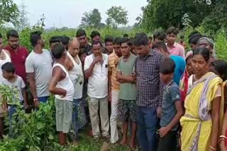 Murder in Dhanbad Young man dead body found in bushes