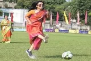 saree clad mahua moitra plays football
