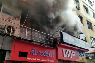 Massive Fire Engulfs a Building in Howrah