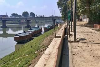 Banks of Jhelum river