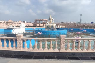 Statue of Mahadev among the fountains