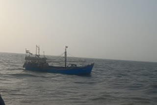 SL Navy apprehends Indian fishermen