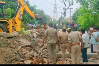 Noida Wall Collapse