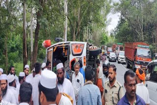 Bus going to mosque meeting overturns