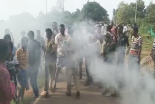 Villagers Beat Forest Guards