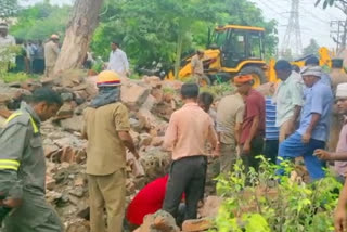 4 dead 9 injured in boundary wall collapse in Noida more feared trapped