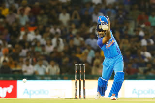 Hardik, Rahul shine as India score 208/6 vs Australia