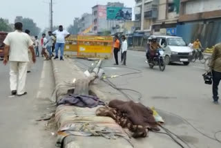 بے قابو ٹرک نے فٹ پاتھ پر سو رہے چھ افراد کو کچلا