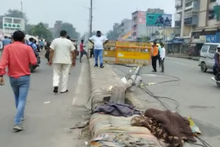 सीमापुरी इलाके में देर रात फुटपाथ पर हादसा.