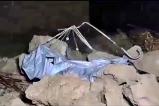 person died after wall collapsed due to heavy rain  heavy rainfall in Uttara Pradesh  wall collapsed due to heavy rainfall  ಮನೆ ಗೋಡೆ ಕುಸಿತ  ನಾಲ್ವರು ಒಡಹುಟ್ಟಿದವರೂ ಸೇರಿ ಆರು ಜನ ಸಾವು  ಉತ್ತರ ಪ್ರದೇಶದ ಇಟಾವಾ ಜಿಲ್ಲೆಯಲ್ಲಿ ಗೋಡೆ ಕುಸಿತ  ಮನೆ ಗೋಡೆ ಕುಸಿದು ದಂಪತಿ ಸೇರಿದಂತೆ ಆರು ಮಂದಿ ಮೃತ  ಇಟಾವಾ ಜಿಲ್ಲಾಧಿಕಾರಿ ಅವ್ನಿಶ್ ರೈ  ಮಣ್ಣಲ್ಲಿ ಮಣ್ಣಾದ ನಾಲ್ವರು ಒಡಹುಟ್ಟಿದವರು