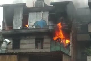 fire broke out in footwear factory of Narela