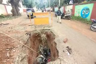 potholes of Hubli are waiting to kill