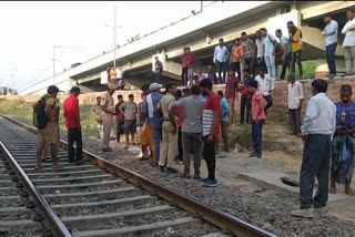 Married woman commits suicide by jumping in front of train